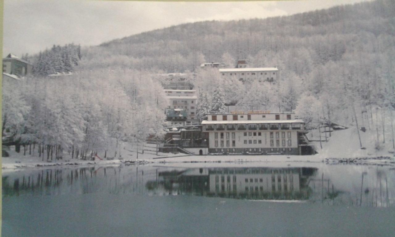 Hotel Cristallo チェッレート・ラーギ エクステリア 写真