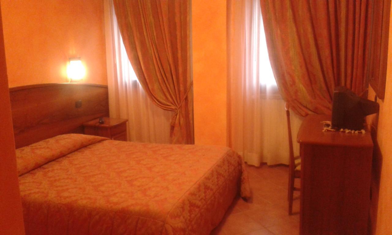 Hotel Cristallo チェッレート・ラーギ 部屋 写真