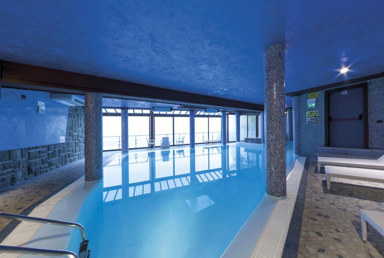 Hotel Cristallo チェッレート・ラーギ エクステリア 写真
