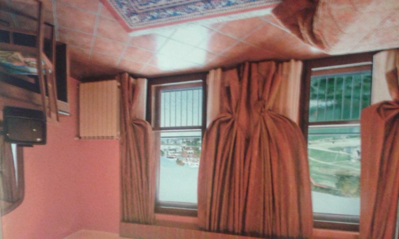 Hotel Cristallo チェッレート・ラーギ エクステリア 写真